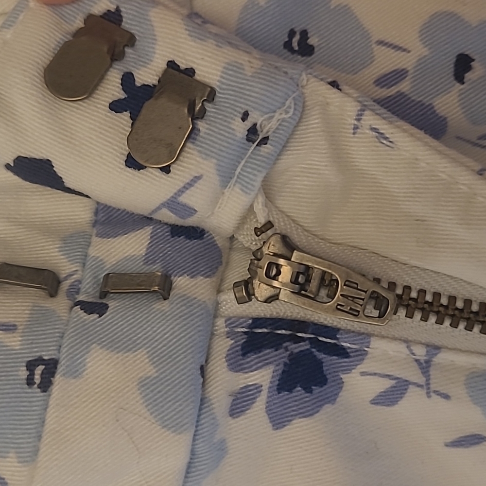 NWOT Khakis by GAP White with Blue Floral Print Pants with Pockets - Picture 7 of 13